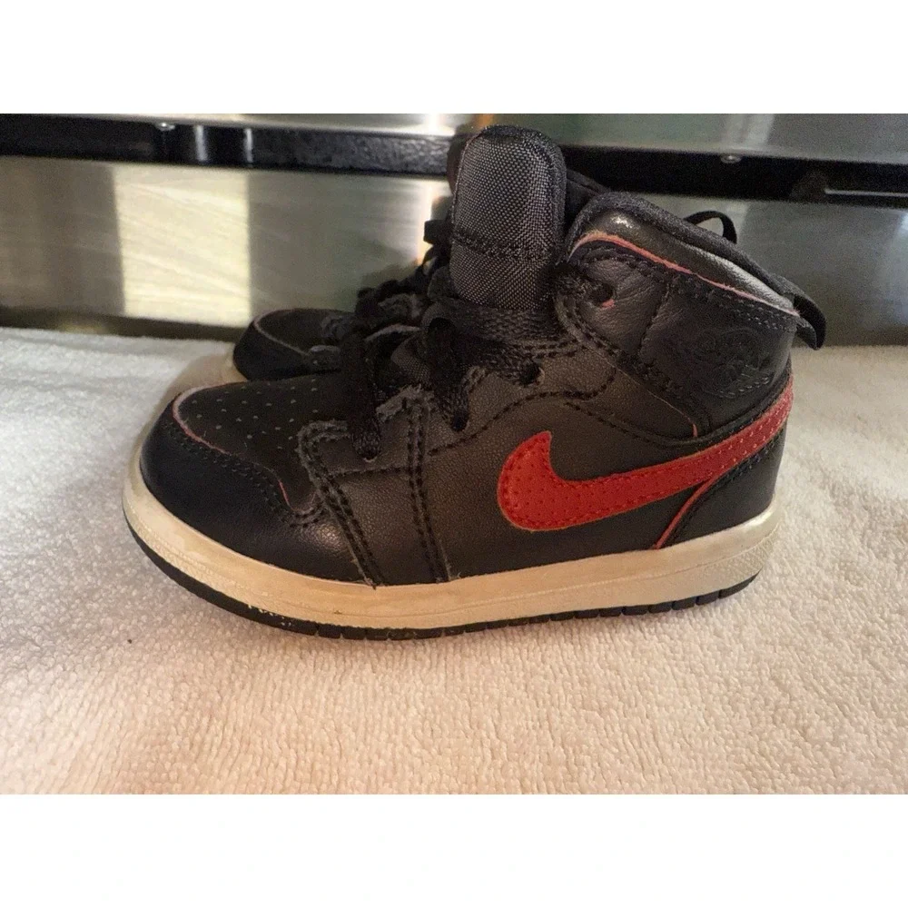 Nike Air‎ Jordan 1 Size 6C Boys Retro Black And Red Sneakers